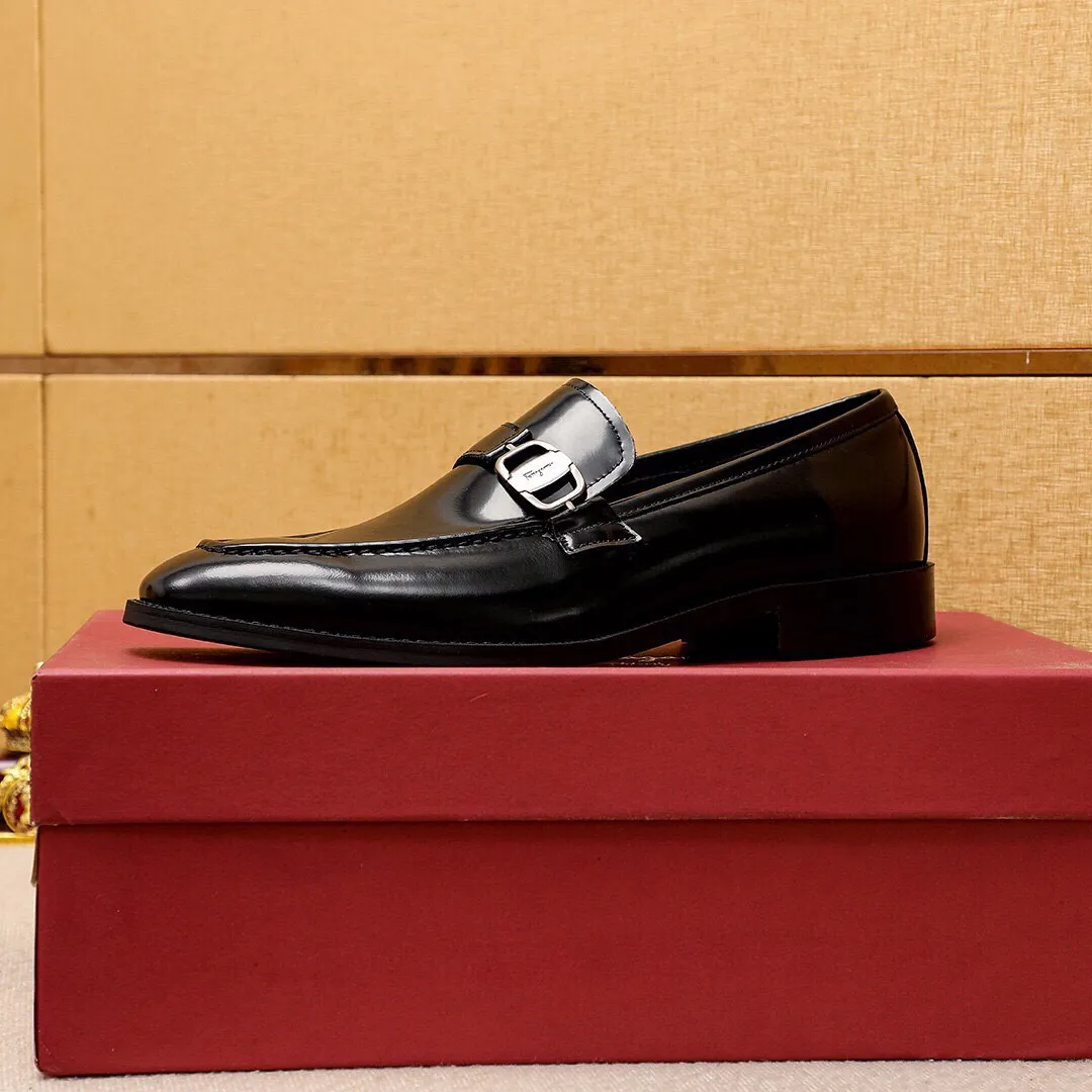 Men's shoes 💰400 💐 Product trademark: Ferragamo "Ferragamo" casual leather shoes Regular size: 39-44 (38.45.46🉑️Customized) Product materials: Selected imported open-edge beaded calfskin upper + classic hardware buckle, imported pig leather lining. Strong three-dimensional visual effect, non-slip and wear-resistant combination outsole Color: 1⃣️color optional